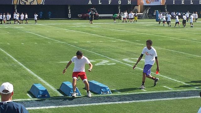 泰国羽球超级300赛｜郑加恒险胜王正行称王 德素主场夺今年第2冠.